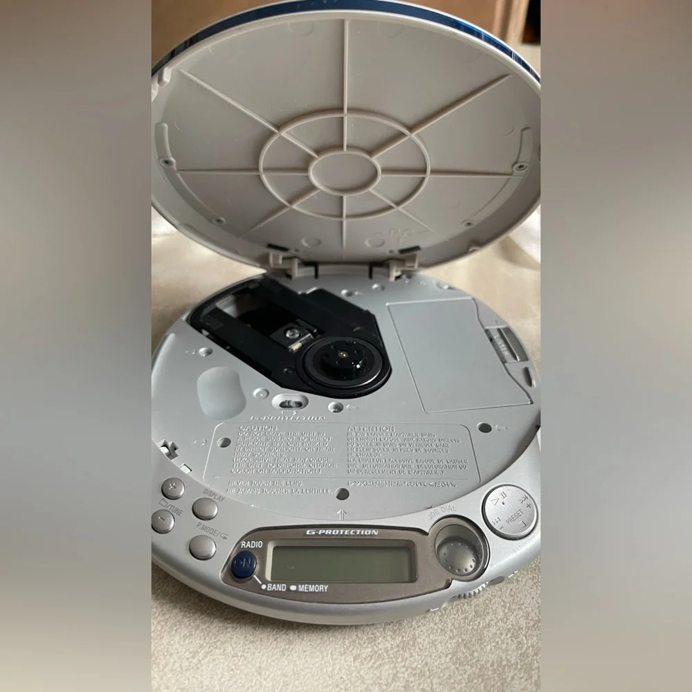 Sony Silver Walkman CD Player with FM/AM/TV